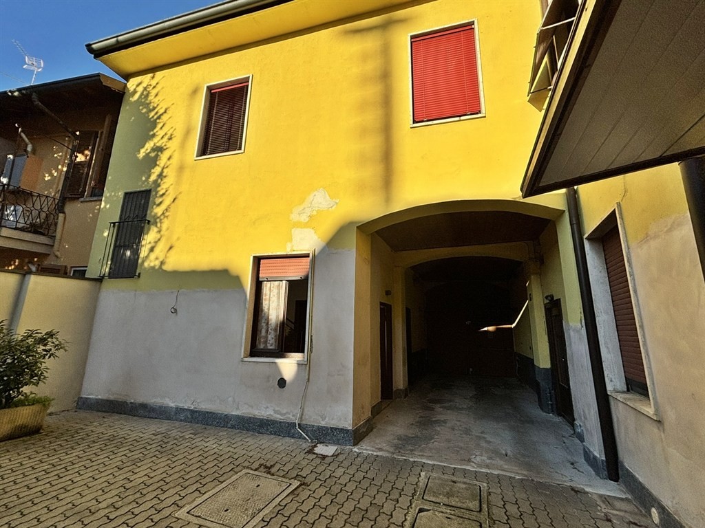 Concorezzo centrale - vendesi casa semi-indipendente