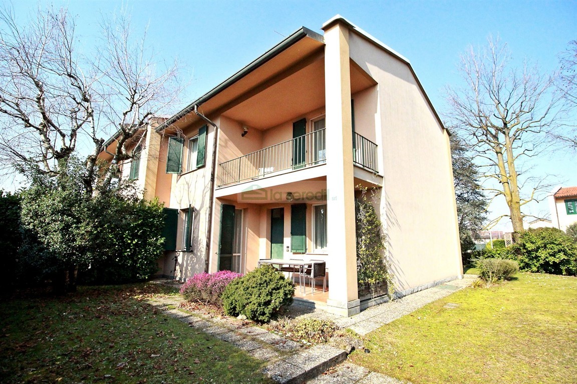 CASATENOVO - VILLA BIFAMILIARE