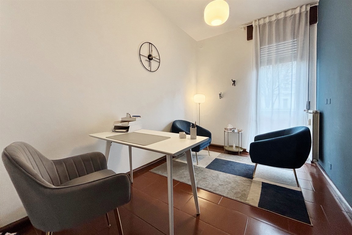 Via Rota - ufficio in affitto 3 vani + servizio